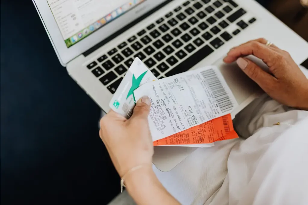 Organización de recibos y facturas para la declaración de impuestos en Oakland